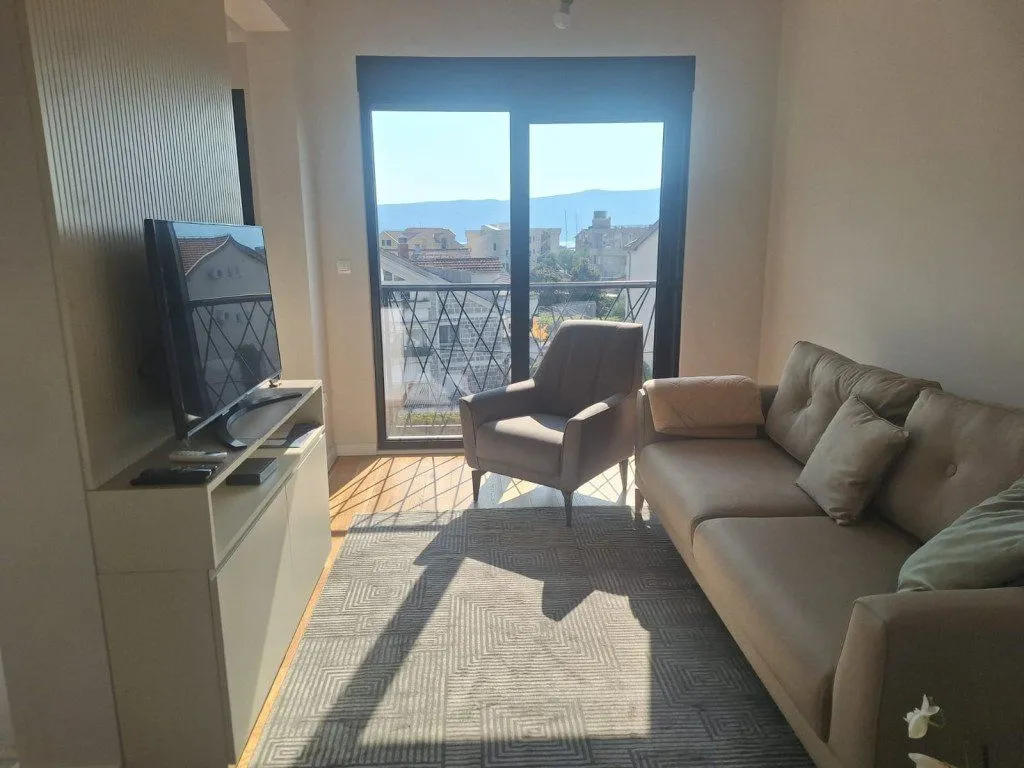 Rent, two bedroom apartment, 67m², Kalimanj, Tivat