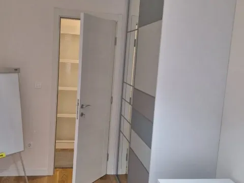 Izdavanje, trosoban stan, 94m², Central Point, Podgorica - image 11