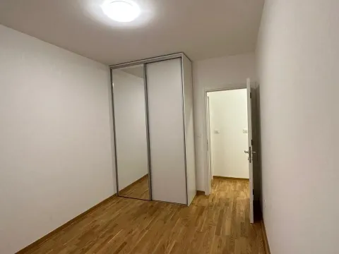Izdavanje, dvosoban stan, 64m², City Kej, Podgorica - image 7