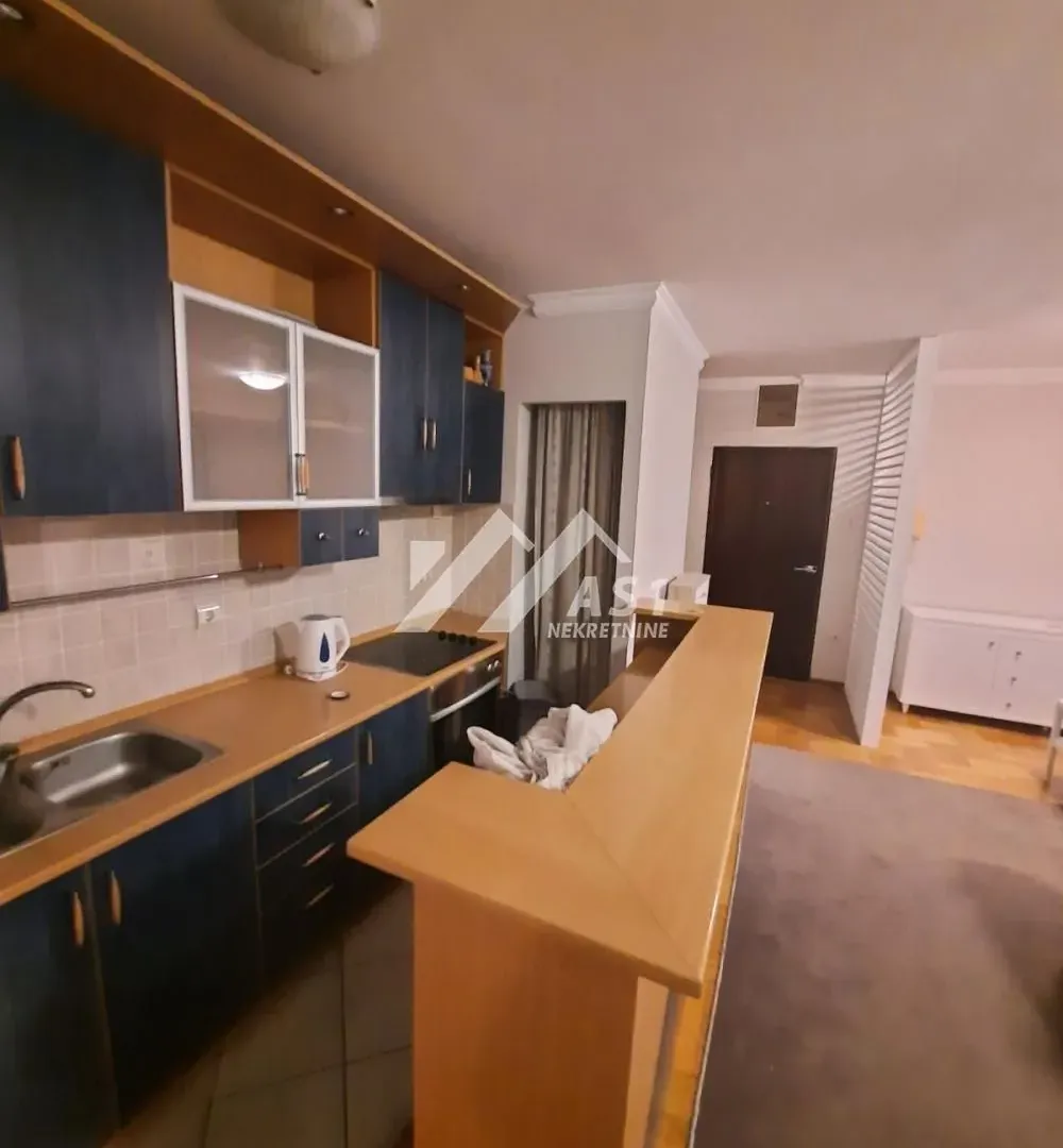 Izdavanje, dvosoban stan, 53m², Rotkvarija, Novi Sad Sve Podlokacije