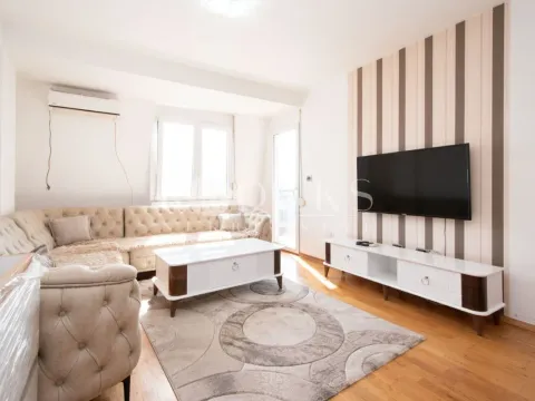 Rent, three bedroom apartment, 87m², 1 maj, Podgorica - image 1