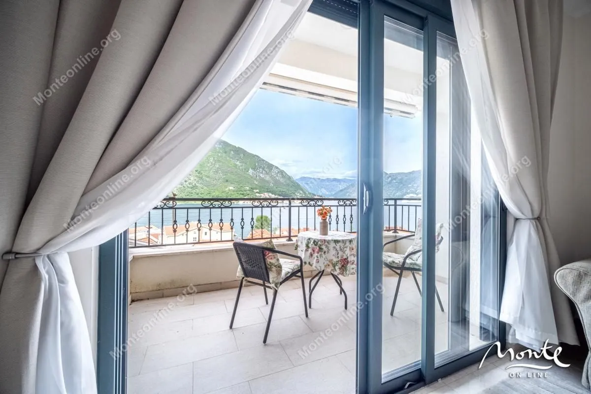 Prodaja, dvosoban stan, 109m², Dobrota, Kotor