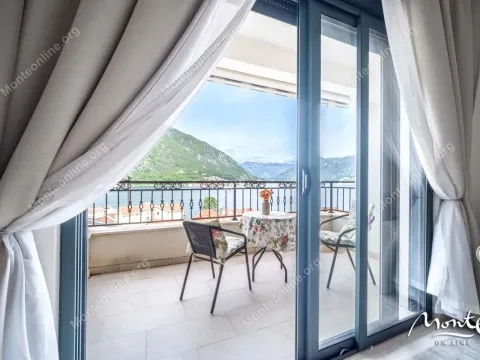 Sale, two bedroom apartment, 75m², Dobrota, Kotor - image 13