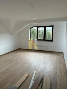 Empty room with laminate flooring and a window overlooking the forest. - image 7