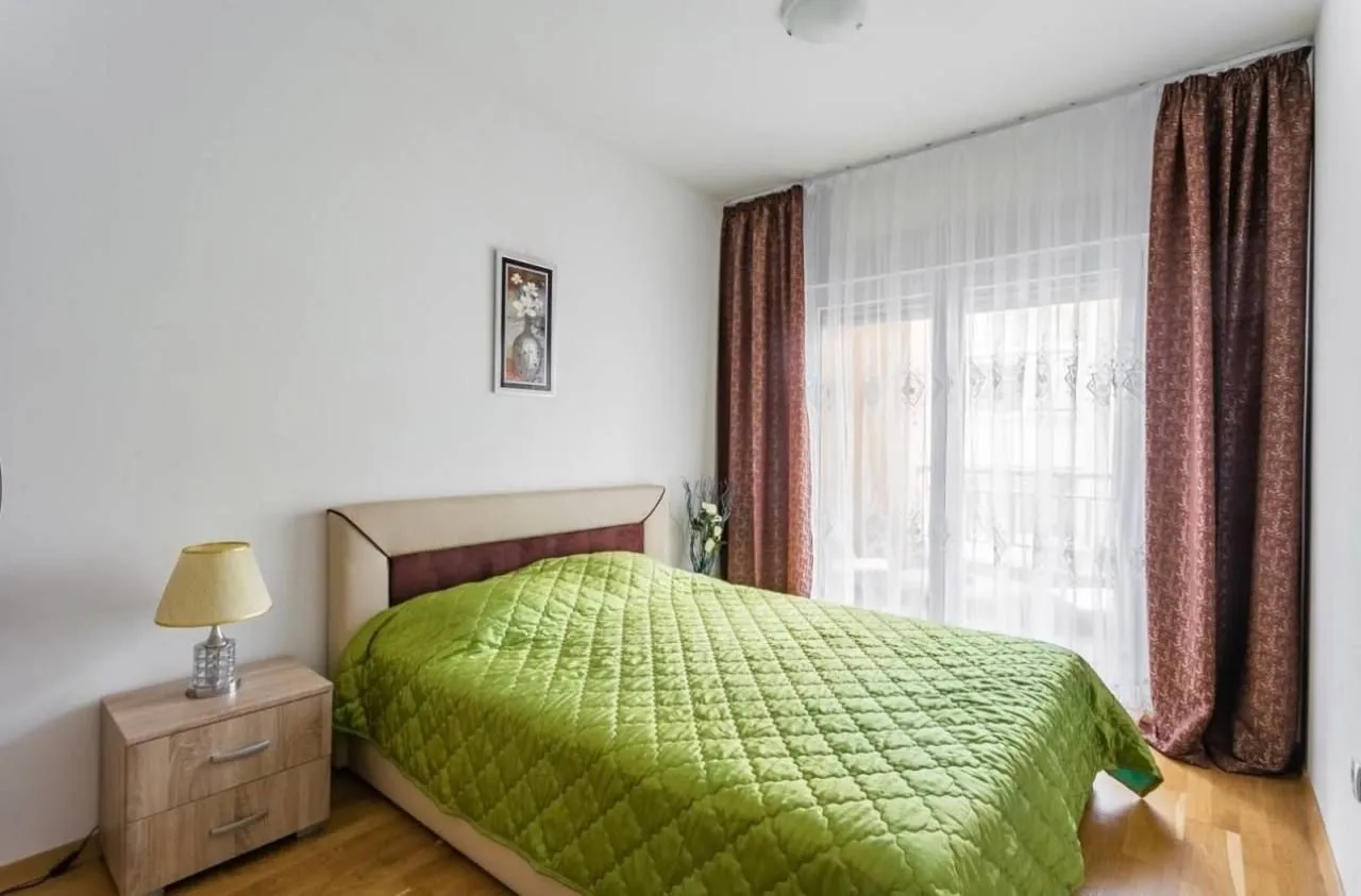 Izdavanje, jednosoban stan, 47m², Bečići, Budva