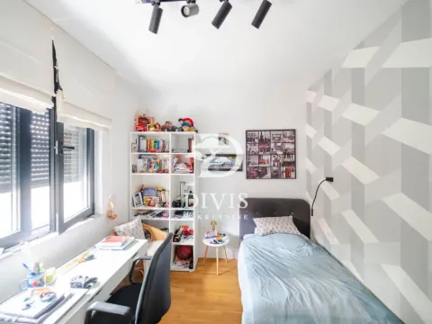 Sale, four bedroom apartment, 100m², Lekino Brdo, Voždovac Sve Podlokacije - image 2