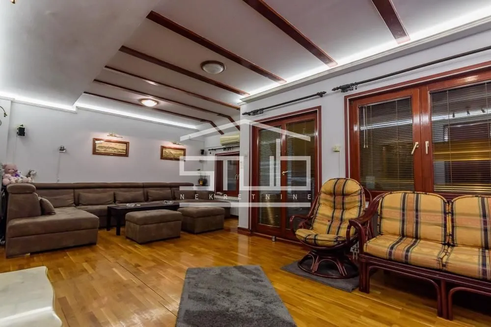 Sale, four bedroom apartment, 105m², Stari Grad, Beograd
