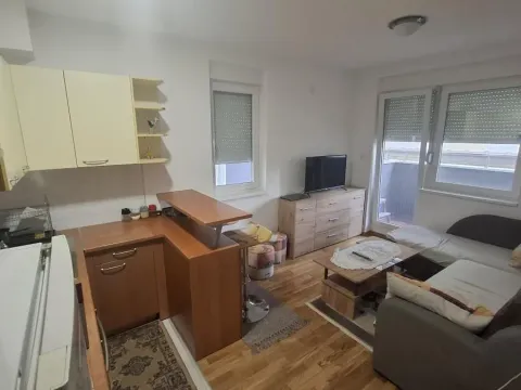 Izdavanje, jednosoban stan, 32m², Telep, Novi Sad Sve Podlokacije
