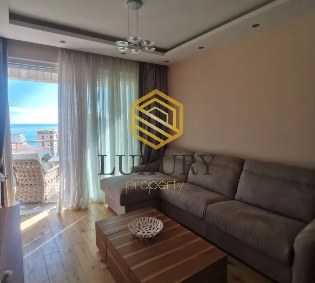 Prodaja, dvosoban stan, 70m², Bečići, Budva