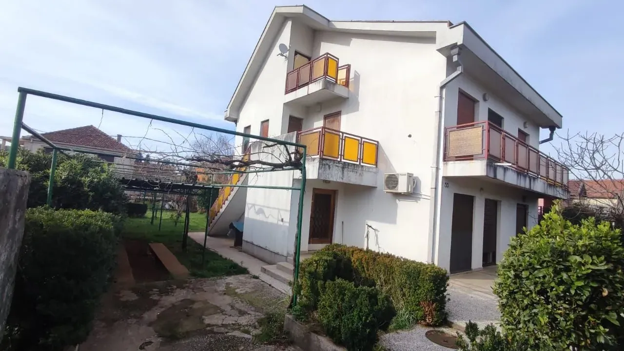 Izdavanje, kuća, 200m², Zagorič, Podgorica