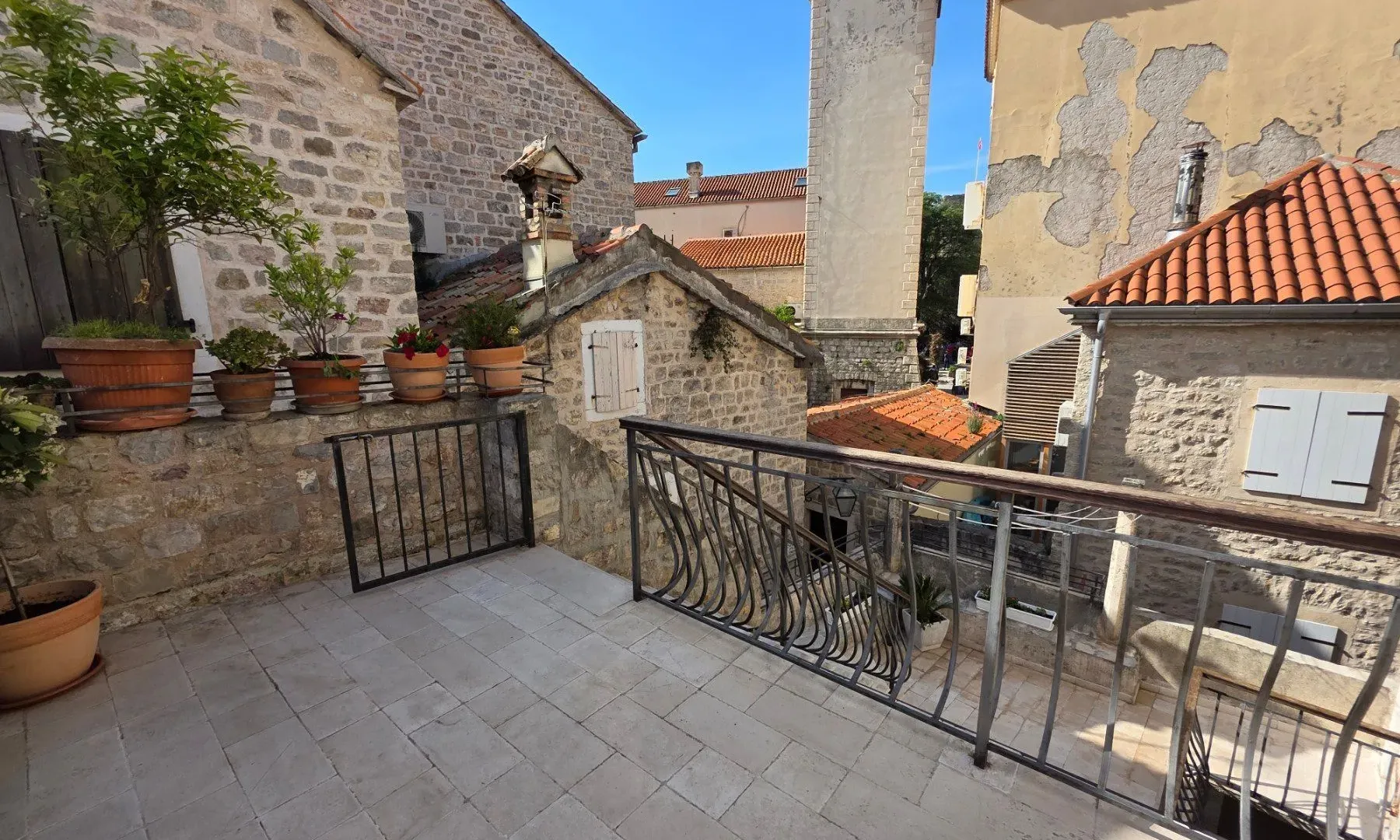 Rent, three bedroom apartment, 120m², Stari Grad, Budva