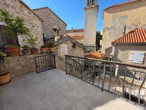 Rent, three bedroom apartment, 120m², Stari Grad, Budva - image 5