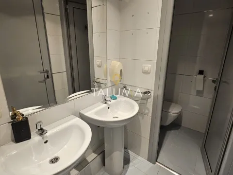 Izdavanje, poslovni prostor, 180m², City Kvart, Podgorica - image 11