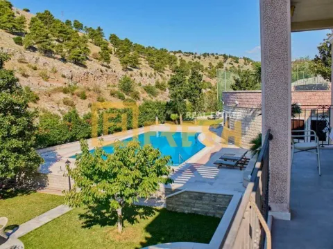 Prodaja, kuća, 300m², Zagorič, Podgorica - image 11