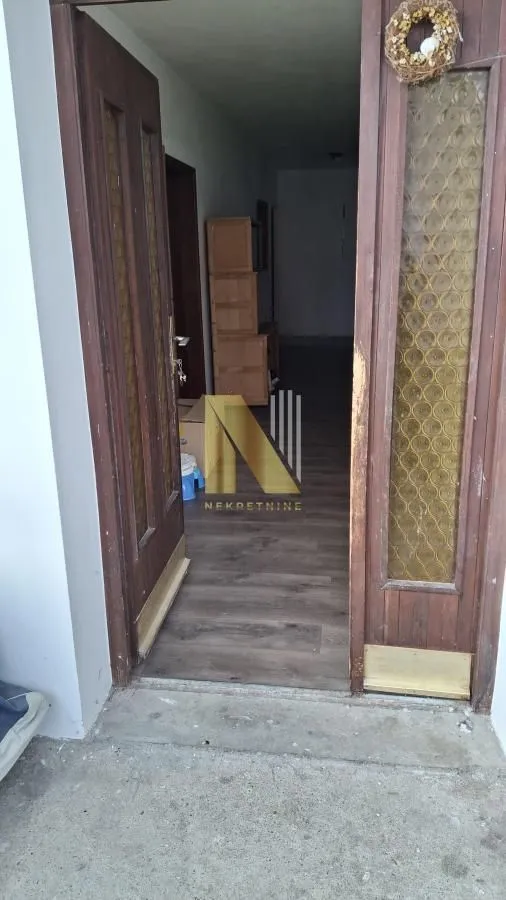 Sale, house, 450m², Veternik, Novi Sad Sve Podlokacije