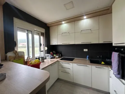 Izdavanje, kuća, 280m², Beri, Podgorica - image 12