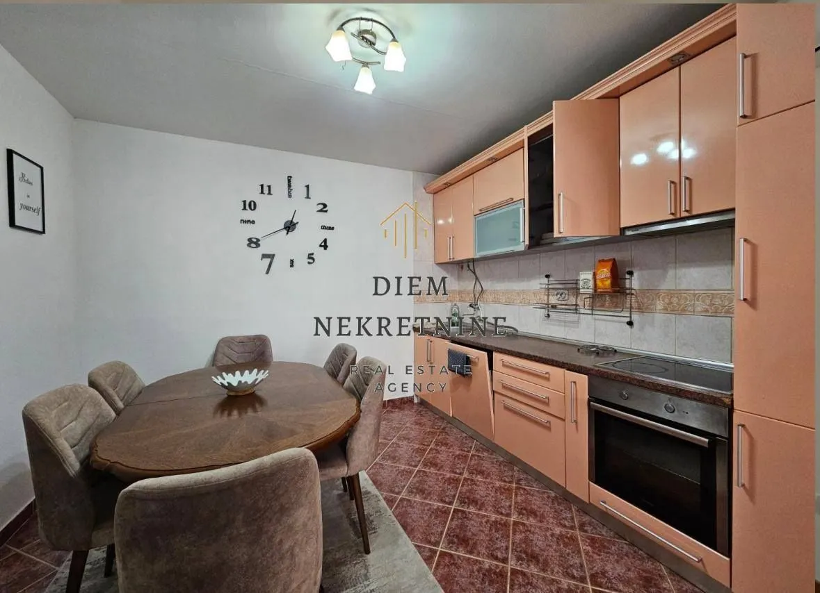 Izdavanje, jednosoban stan, 55m², Centar, Bar