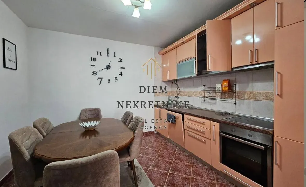 Izdavanje, jednosoban stan, 55m², Centar, Bar