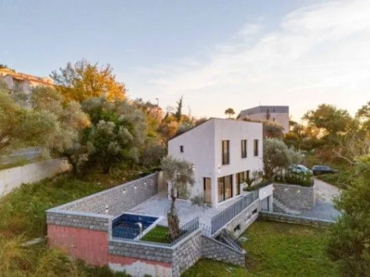 Prodaja, kuća, 240m², Kamenovo, Budva