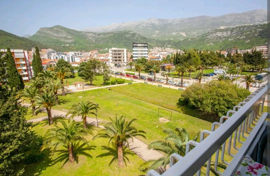 Rent, one bedroom apartment, 52m², Tree cane, Budva