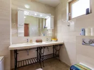 Izdavanje, dvosoban stan, 55m², Bečići, Budva - image 13