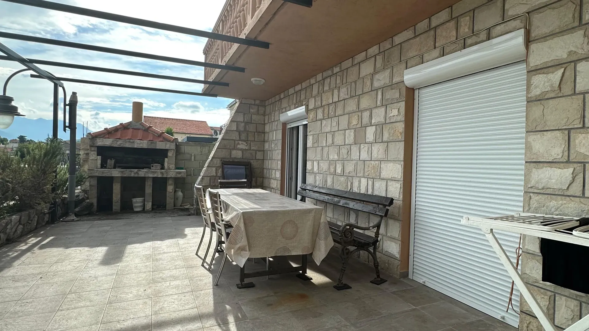 Izdavanje, kuća, 180m², Krašići, Tivat