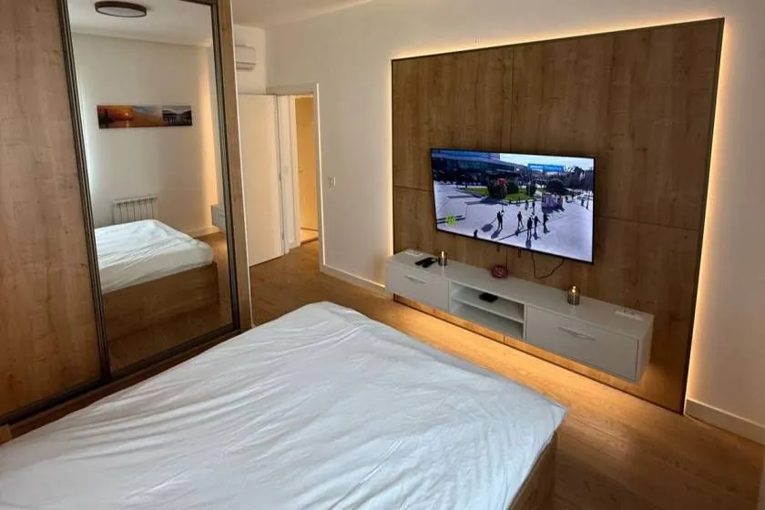 Izdavanje, trosoban stan, 78m², Beograd Na Vodi, Beograd