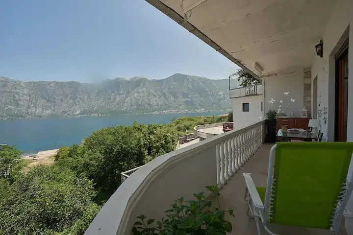 Prodaja, trosoban stan, 72m², Prčanj, Kotor