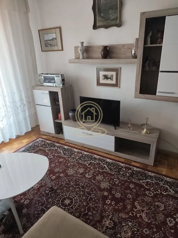 Izdavanje, dvosoban stan, 50m², Sajmište, Novi Sad