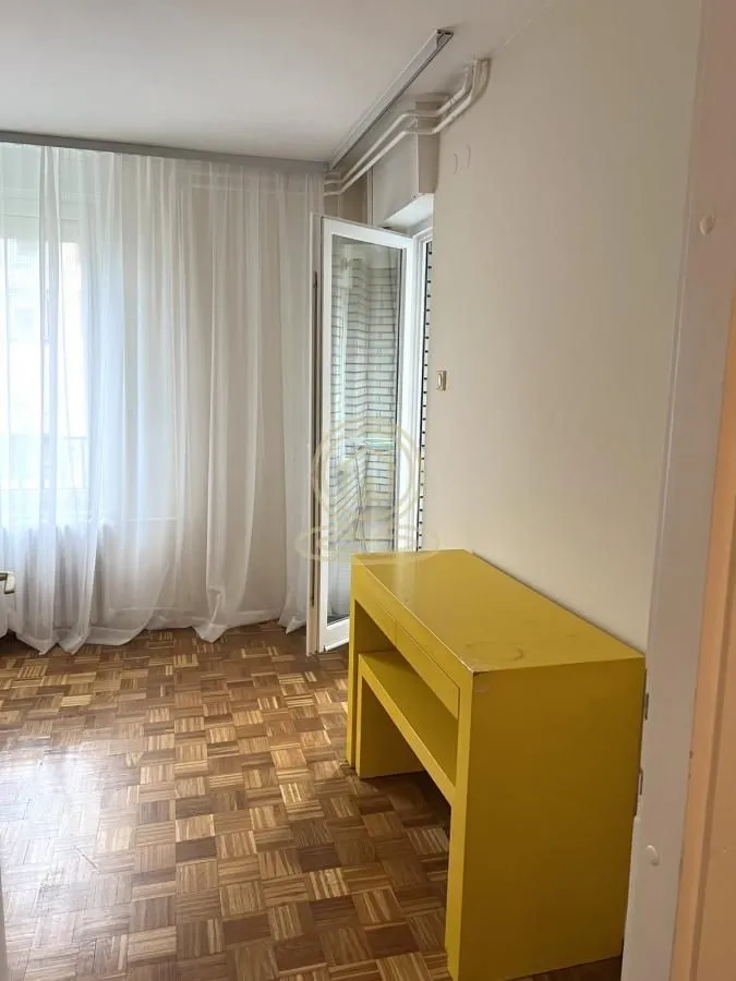 Izdavanje, trosoban stan, 89m², Vračar Sve Podlokacije, Beograd