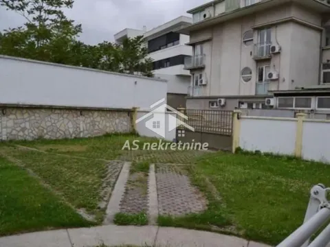 Izdavanje, četvorosoban stan, 135m², Senjak, Beograd - image 30