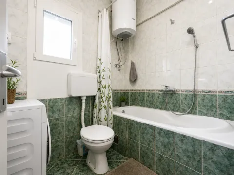 Rent, three bedroom apartment, 100m², Dalmatinska ulica, Podgorica - image 9
