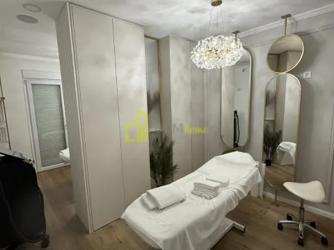 Izdavanje, poslovni prostor, 59m², Kod Big Fashion-a, Podgorica