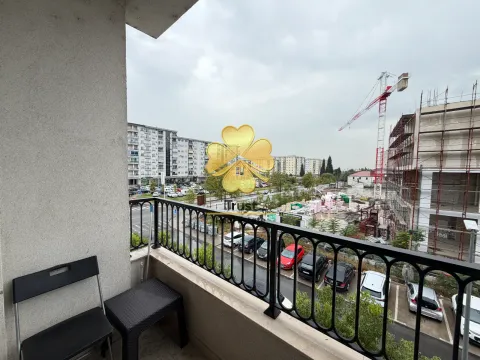 Pogled sa terase na okolne zgrade i gradilište. - image 11