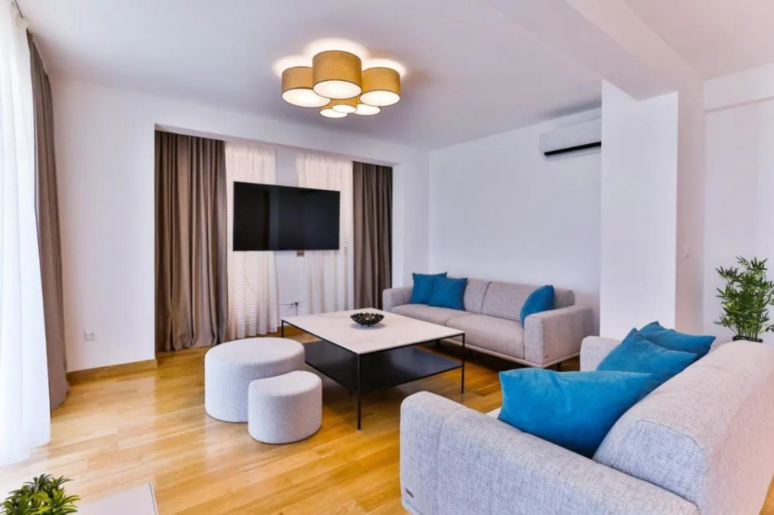 Izdavanje, trosoban stan, 115m², Pržno, Budva