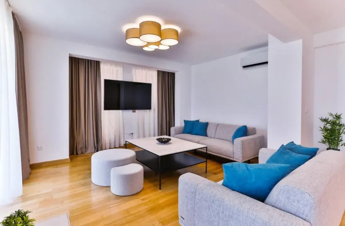 Izdavanje, trosoban stan, 115m², Pržno, Budva