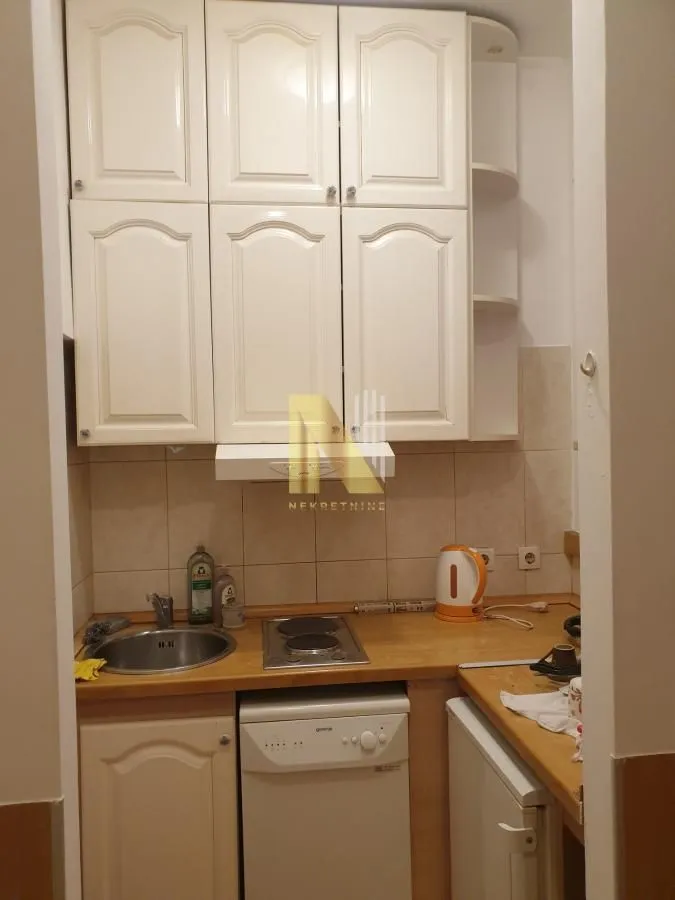 Izdavanje, garsonjera, 20m², Centar, Novi Sad