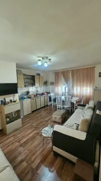 Dnevni boravak sa kuhinjom i trpezarijom. - image 2
