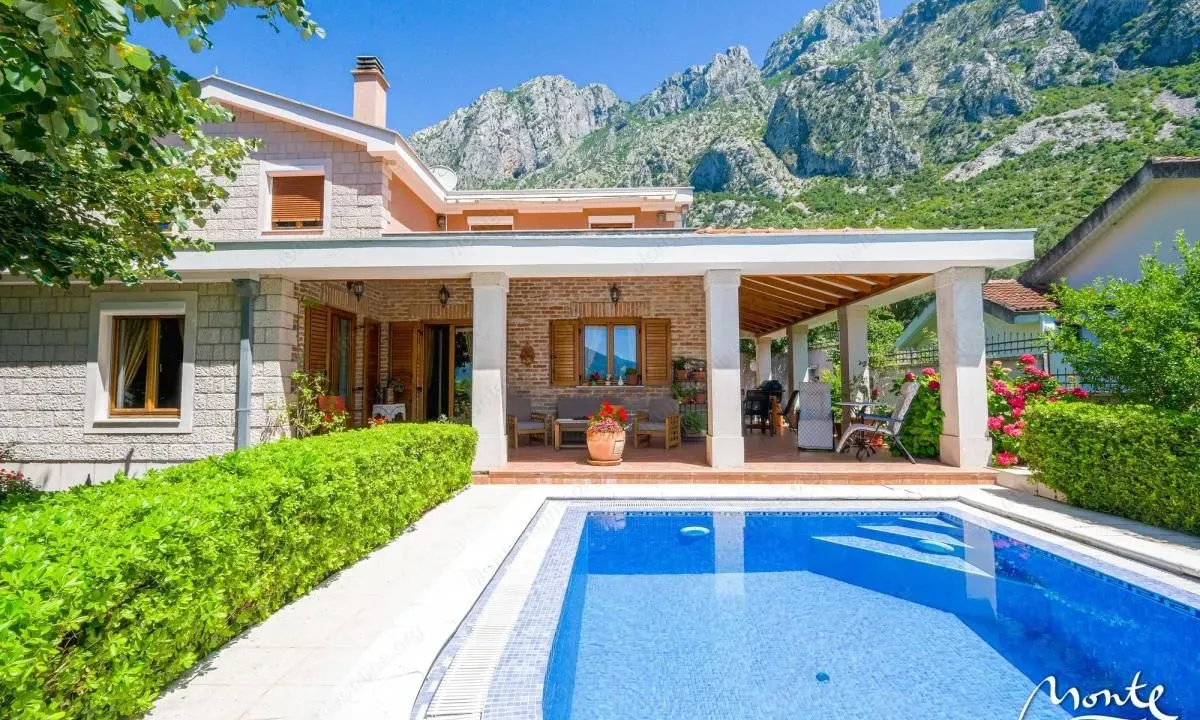 Prodaja, kuća, 305m², Orahovac, Kotor