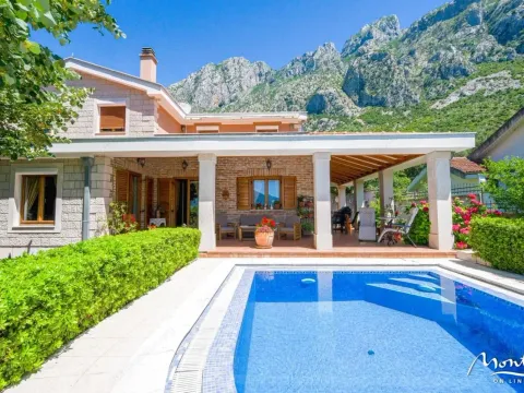 Prodaja, kuća, 305m², Orahovac, Kotor