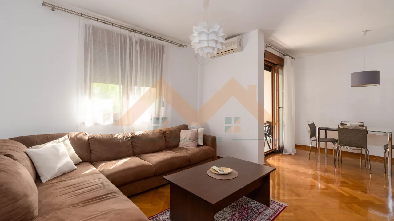 Izdavanje, jednosoban stan, 52m², Blok 9, Podgorica