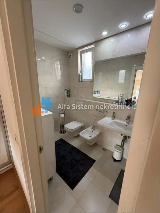 Rent, four bedroom apartment, 157m², Senjak, Beograd