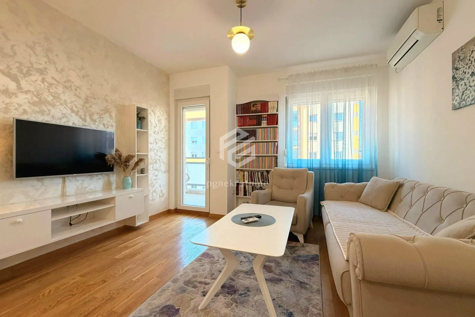 Rent, one bedroom apartment, 43m², City Kej, Podgorica