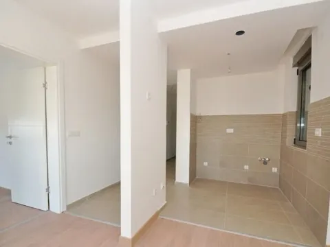 Prodaja, stan, 44m², Tivat, Crna Gora - image 5