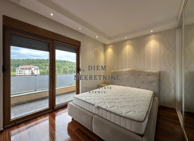 Rent, four bedroom apartment, 130m², Centar, Podgorica