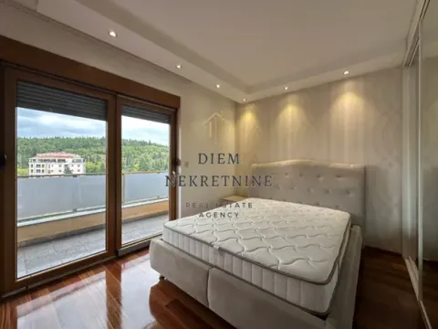 Izdavanje, četvorosoban stan, 130m², Centar, Podgorica - image 7