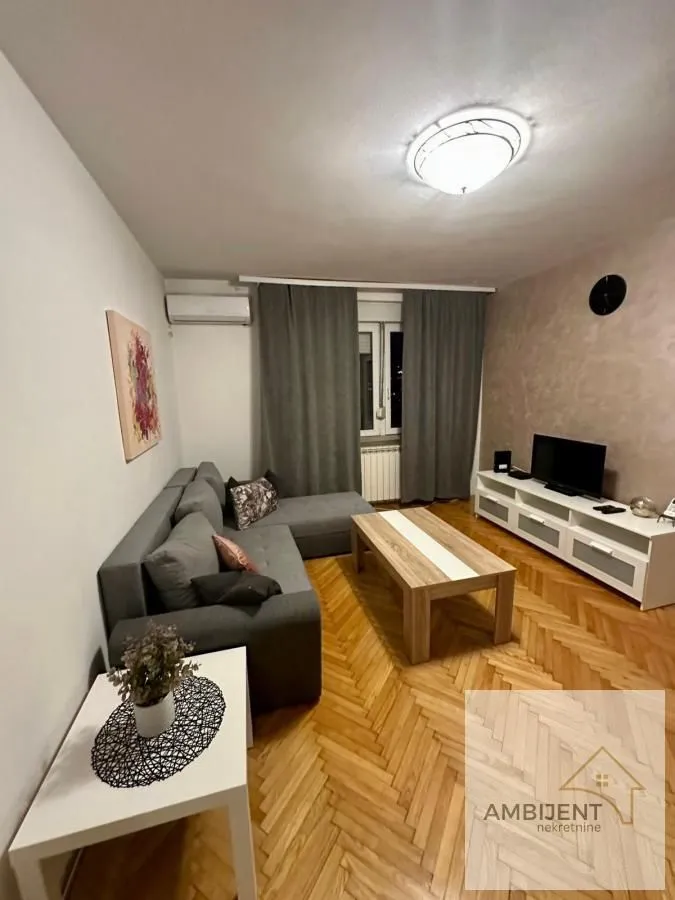 Rent, two bedroom apartment, 50m², Stari Grad, Beograd