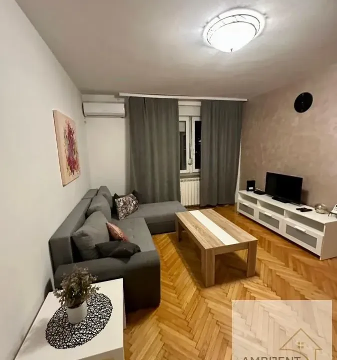 Izdavanje, dvosoban stan, 50m², Stari Grad, Beograd