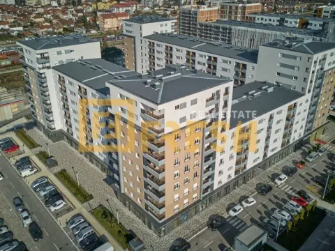 Prodaja, trosoban stan, 104m², Stari Aerodrom, Podgorica - image 1