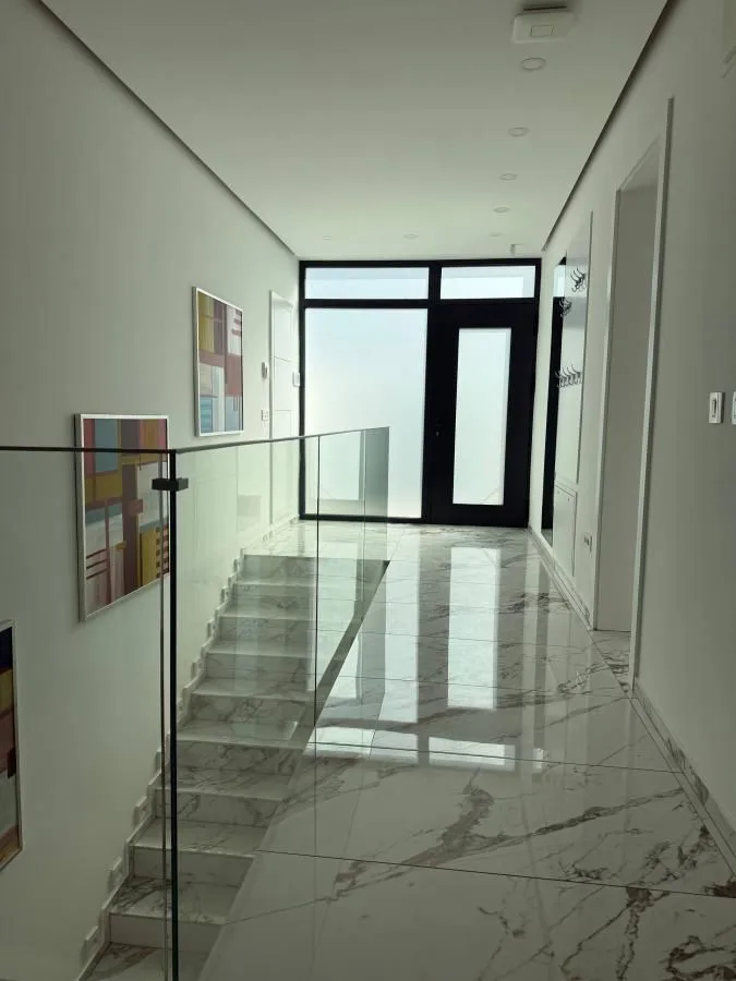 Izdavanje, kuća, 244m², Sremska Kamenica, Petrovaradin